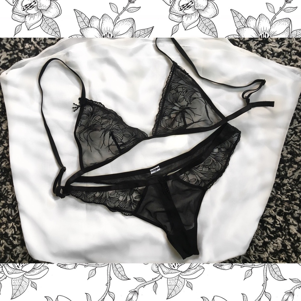 NWOT Forever 21 Sheer Embroidered Bralette&Thong